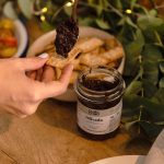 Olivada ecológica con hierbas aromáticas