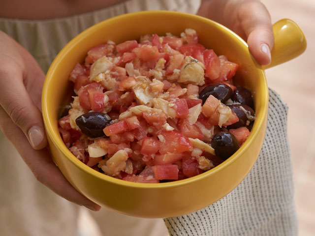Receta esqueixada de bacalao, un plato típico de la cocina catalana